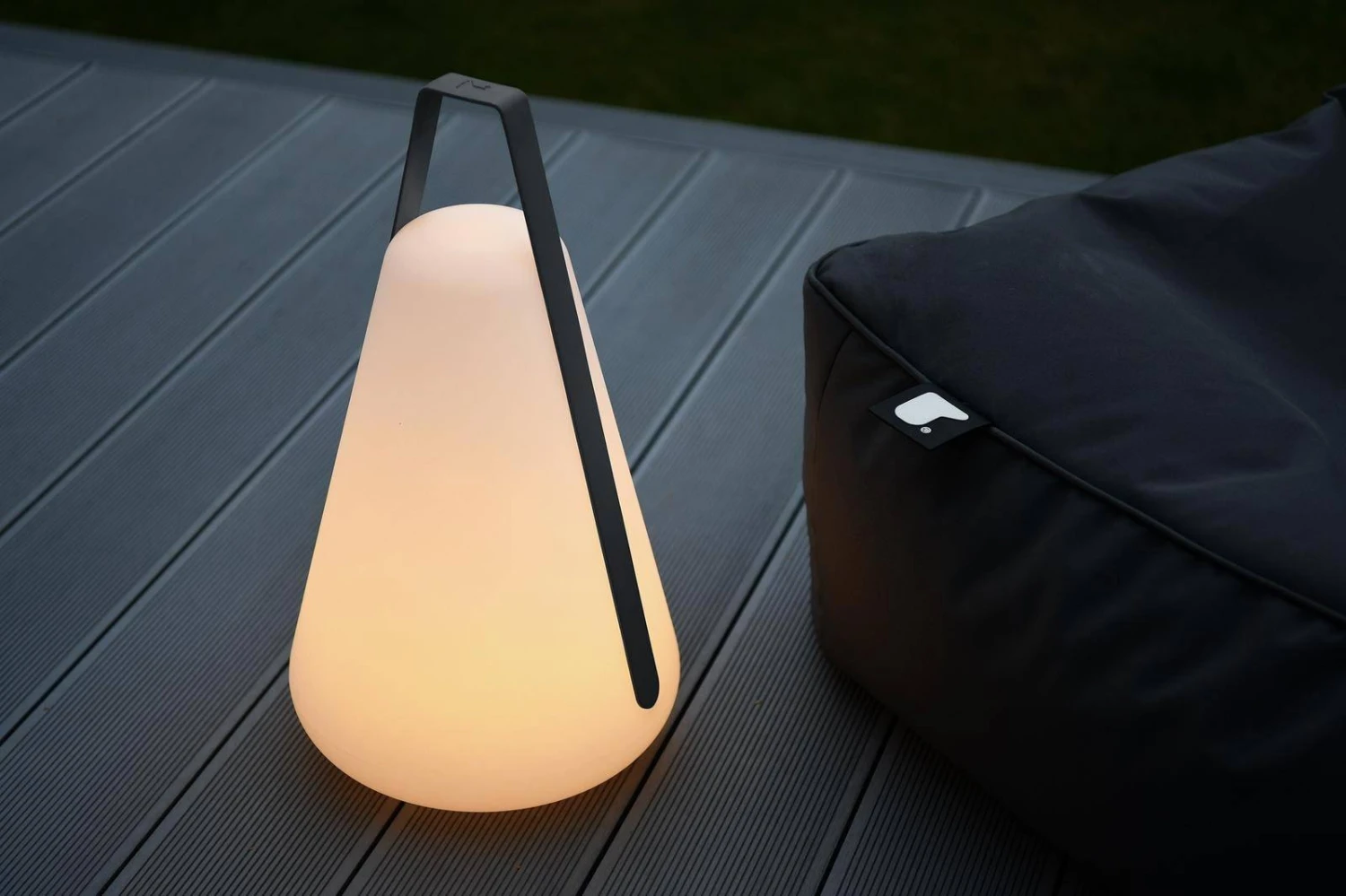 Extreme Lounging B Bulb Outdoor Light 1 Extreme Lounging B Bulb Outdoor Light