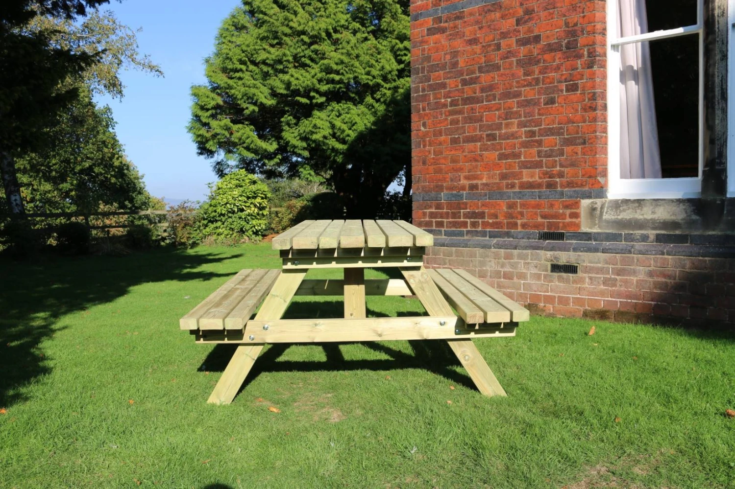 Churnet Valley Deluxe Picnic Table 1.5m 4 Churnet Valley Deluxe Picnic Table 1.5m - Image 4